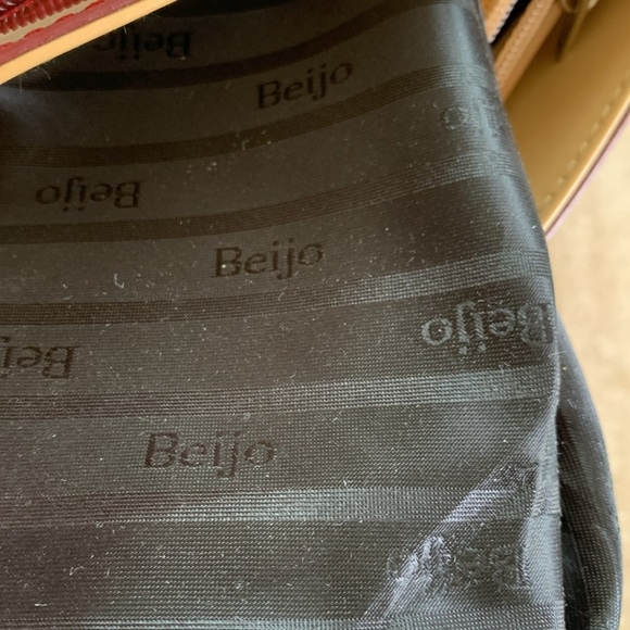 BEIJO top handle bag, maroon patent leather, tan trim, silver feet, zipper top. - Picture 13 of 17